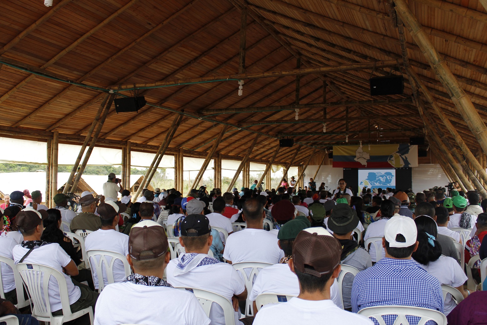 En este salón, a puerta cerrada, se desarrollan las discusiones de la X Conferencia encabezada por el Estado Mayor de las FARC y con la presencia de 200 delegados de las diferentes estructuras de ese grupo insurgente.
