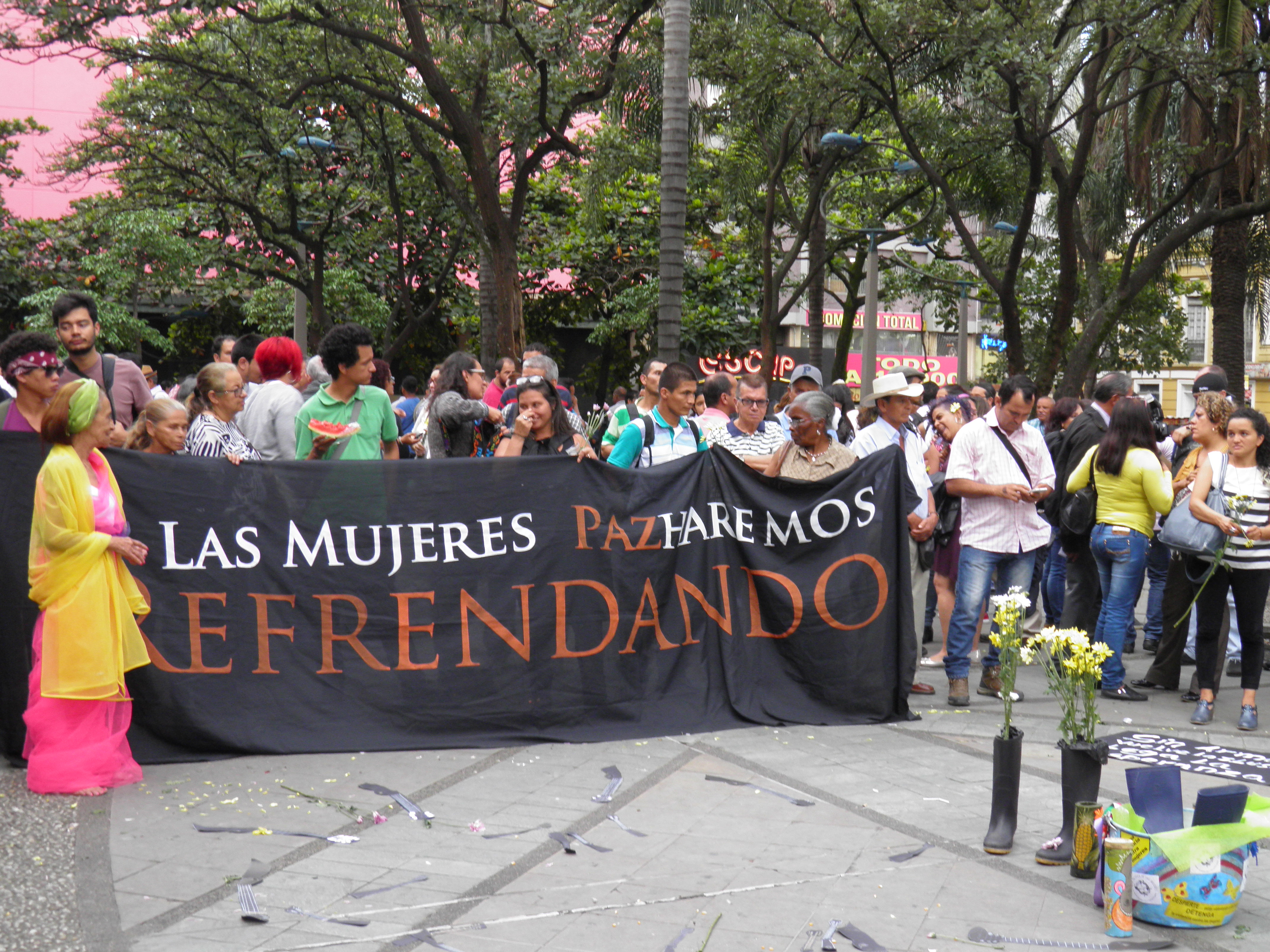 Las organizaciones de mujeres, entre otras, celebraron la dejación de armas por las Farc.