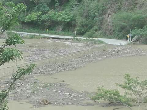 Puente basura_Foto Rios Vivos