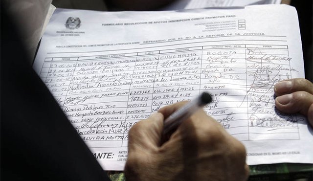 Elecciones Firmas - Foto La Opinion Archivo